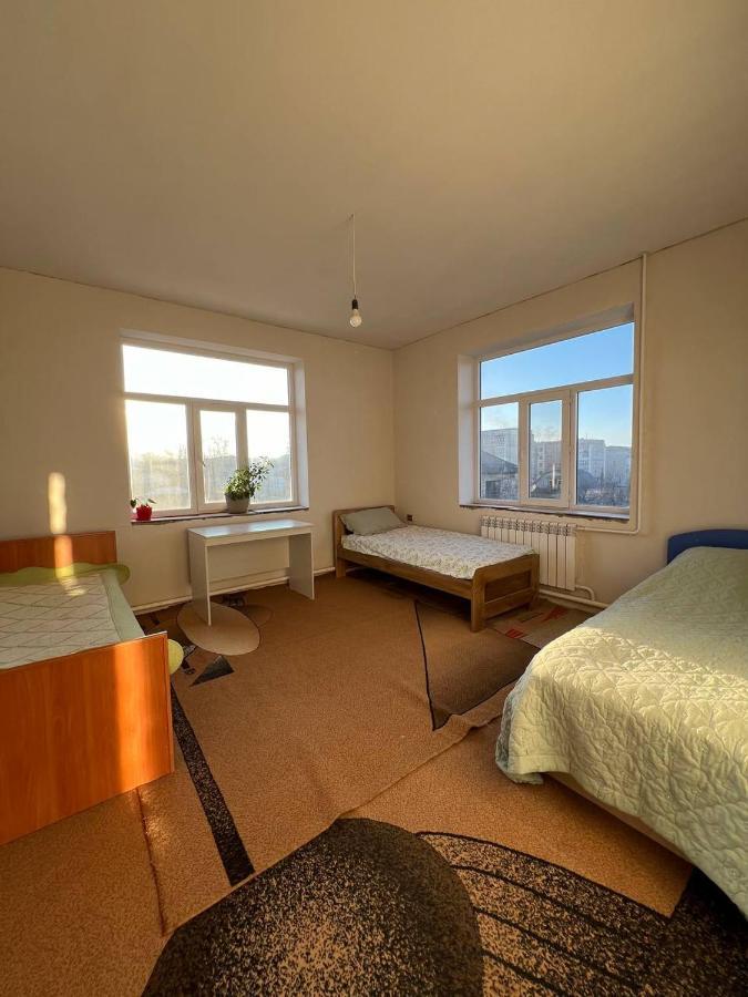 Emir Guest House In Karakol Δωμάτιο φωτογραφία
