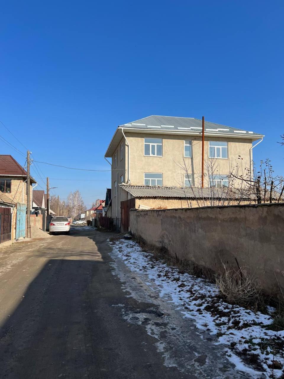 Emir Guest House In Karakol Εξωτερικό φωτογραφία