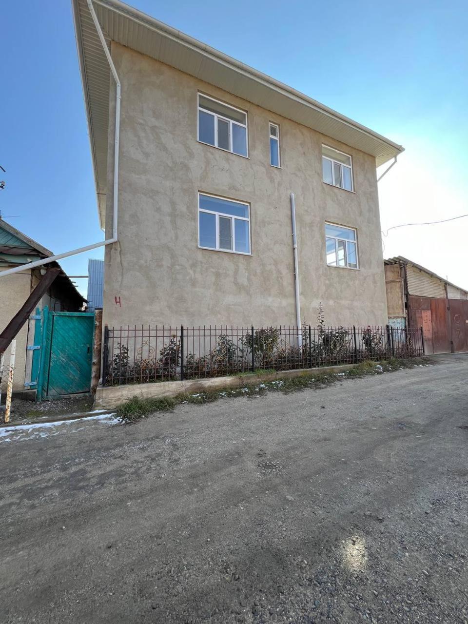 Emir Guest House In Karakol Εξωτερικό φωτογραφία