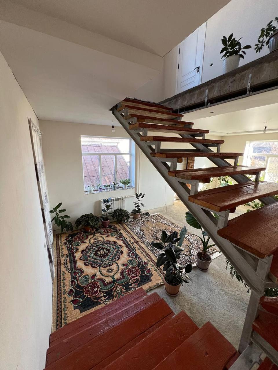 Emir Guest House In Karakol Εξωτερικό φωτογραφία