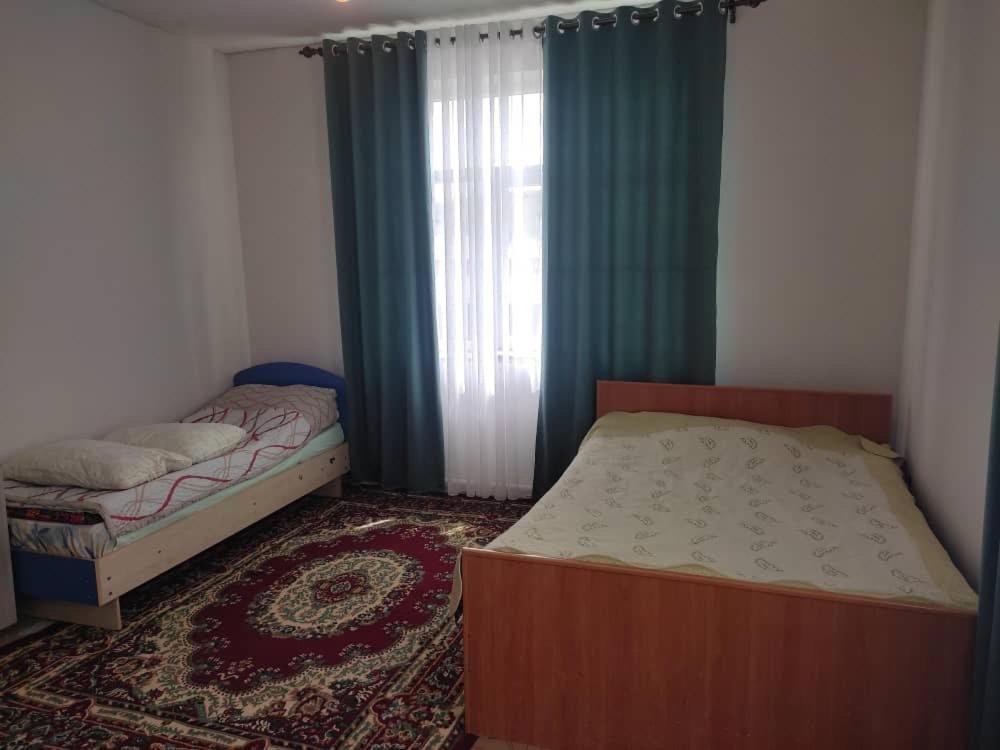 Emir Guest House In Karakol Εξωτερικό φωτογραφία