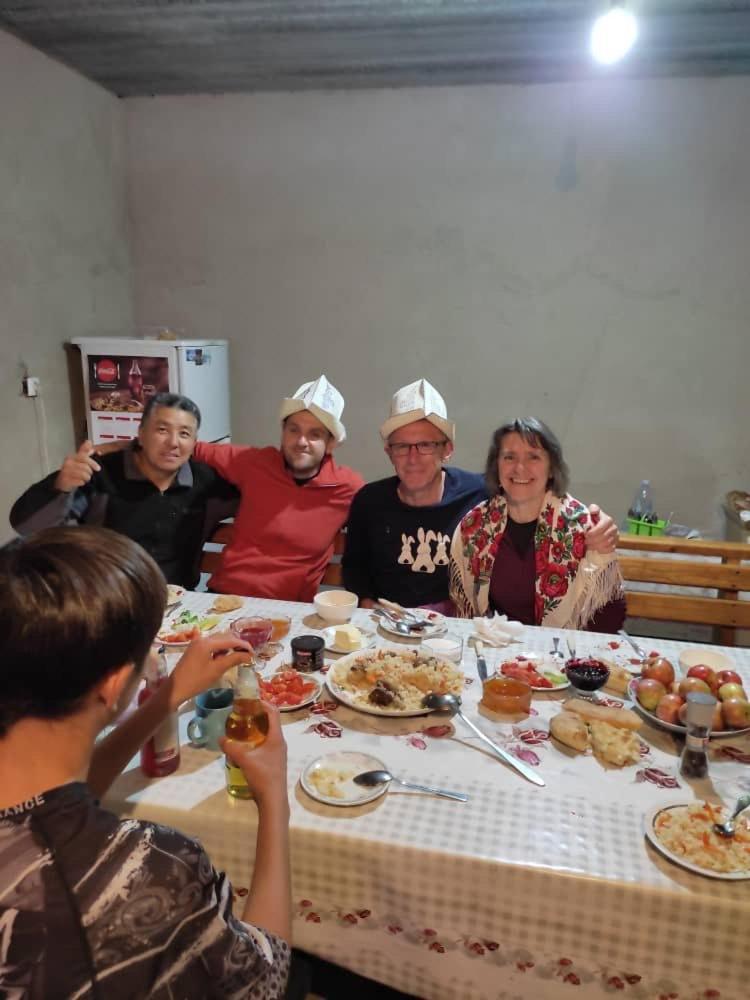 Emir Guest House In Karakol Εξωτερικό φωτογραφία