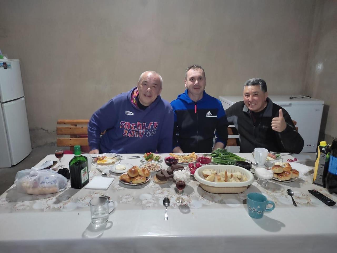 Emir Guest House In Karakol Εξωτερικό φωτογραφία