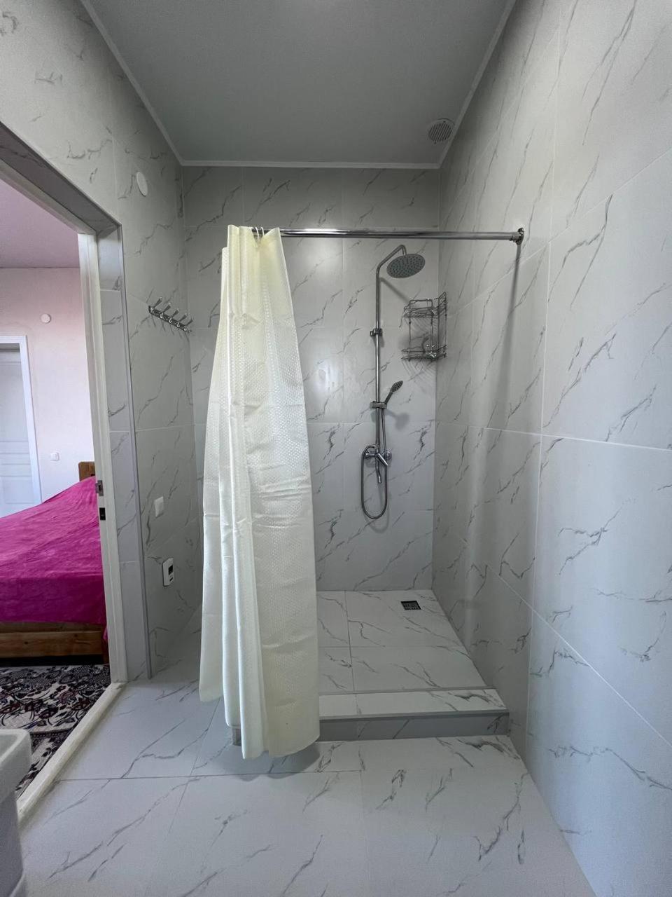 Emir Guest House In Karakol Δωμάτιο φωτογραφία