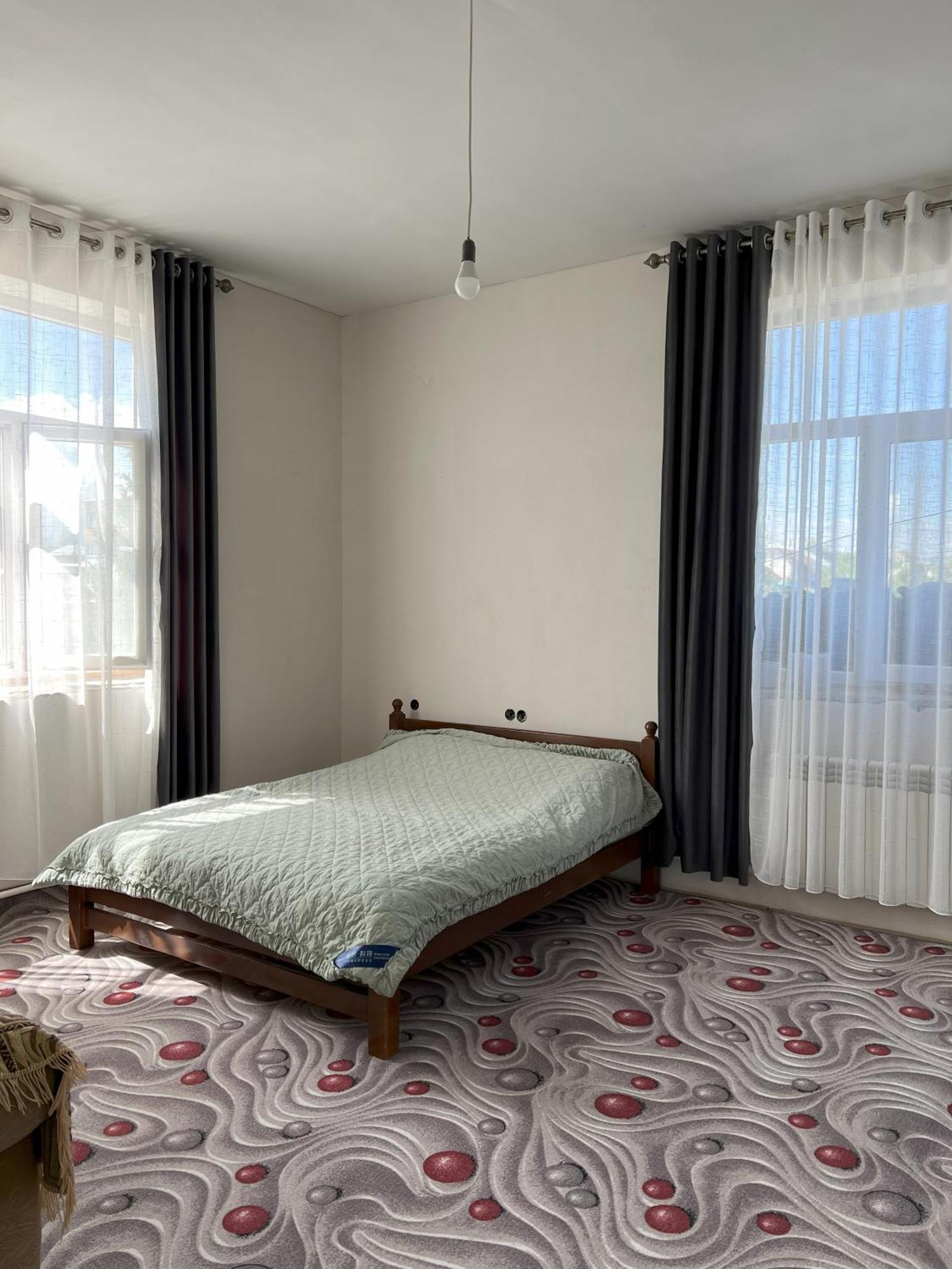 Emir Guest House In Karakol Εξωτερικό φωτογραφία